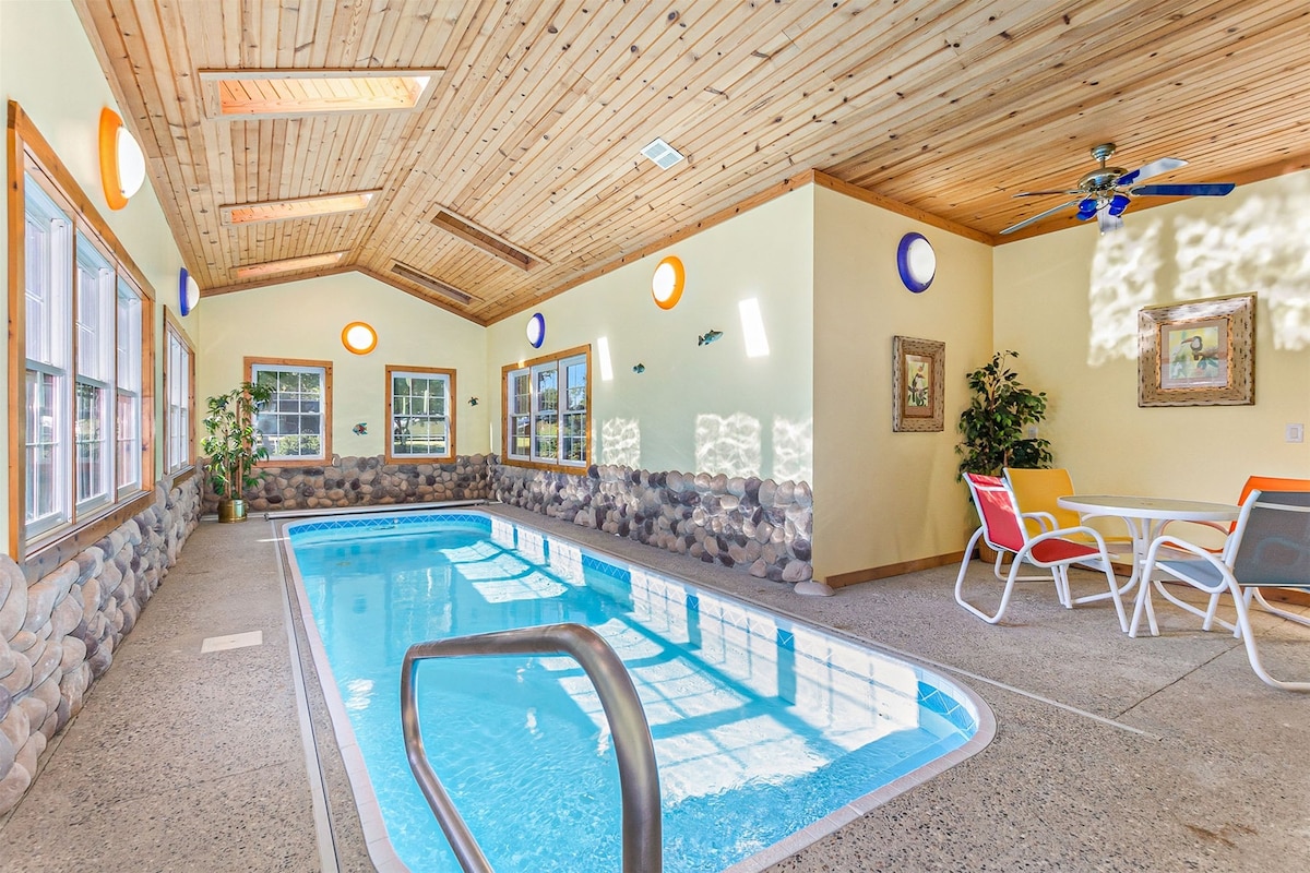 Hideaway Cabin ：全年开放的室内泳池