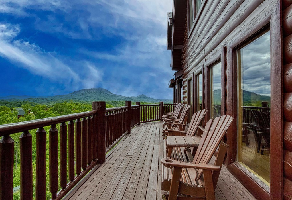 Serinity Mountain Pool Lodge, Theater Room, Sleeps