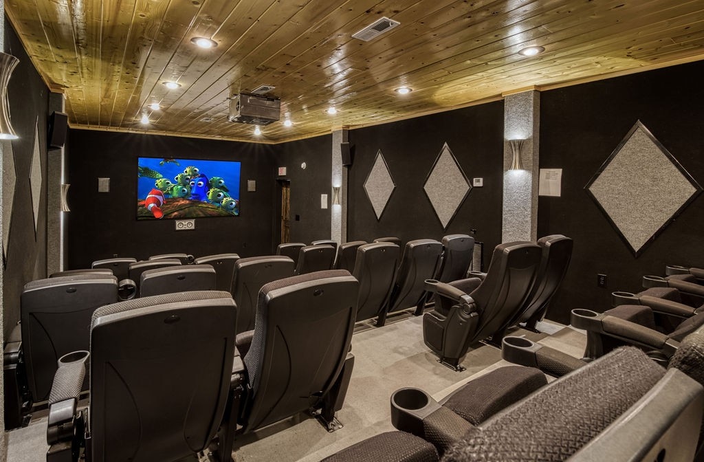 Serinity Mountain Pool Lodge, Theater Room, Sleeps