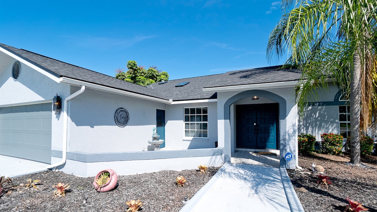 Fort Myers Beach Open!Spacious downtown pool home