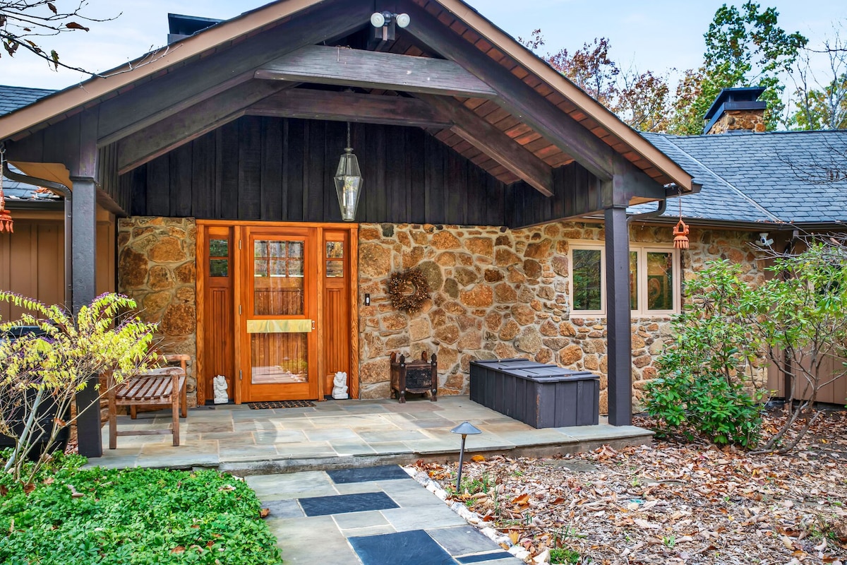 Blue Mountain Haven:5 BR Country Retreat