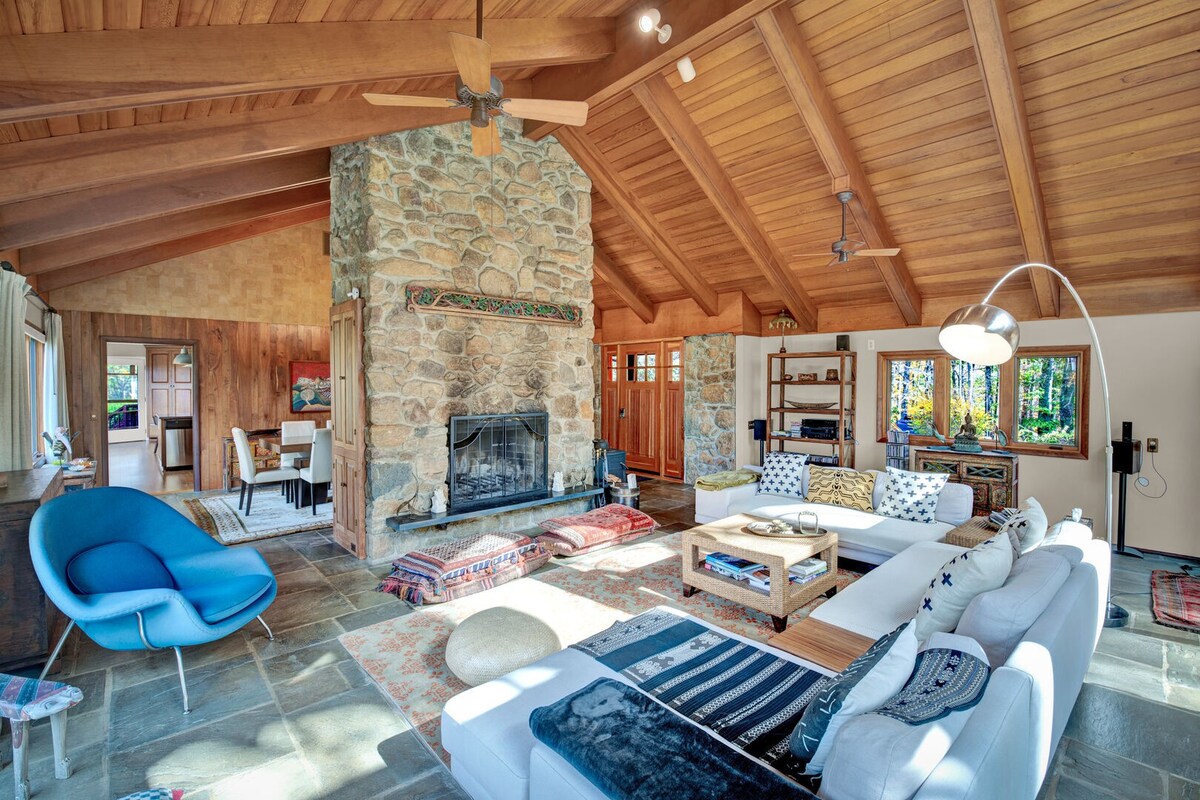 Blue Mountain Haven:5 BR Country Retreat