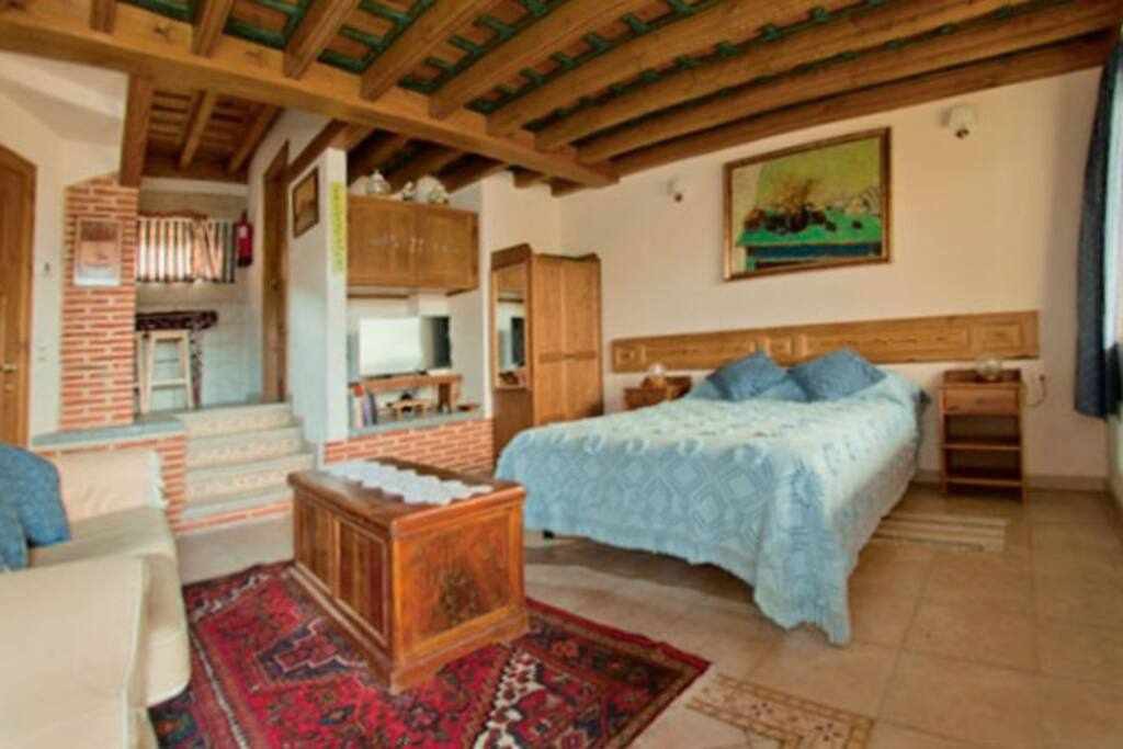 El Pastor乡村公寓是一间单间公寓，有一扇通往格雷多斯的大窗户