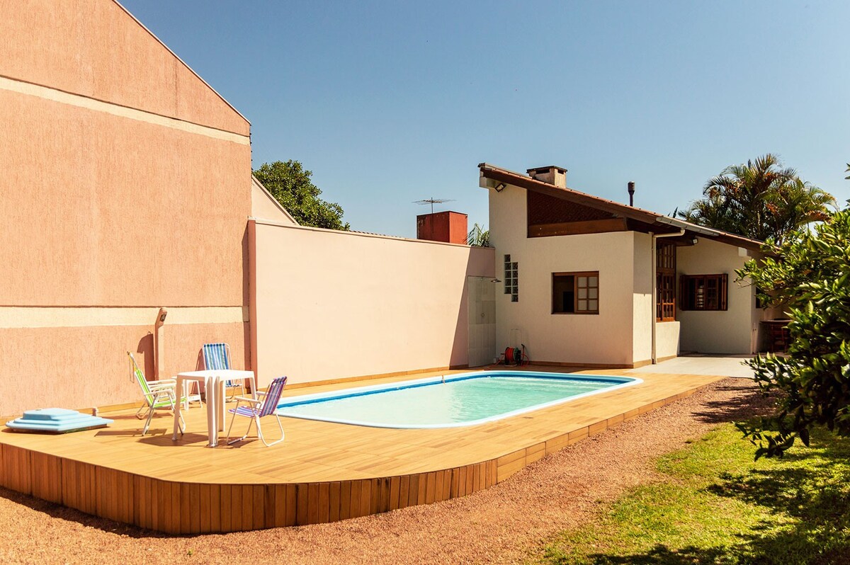 Chalé c piscina e churrasqueira em São Leopoldo/RS