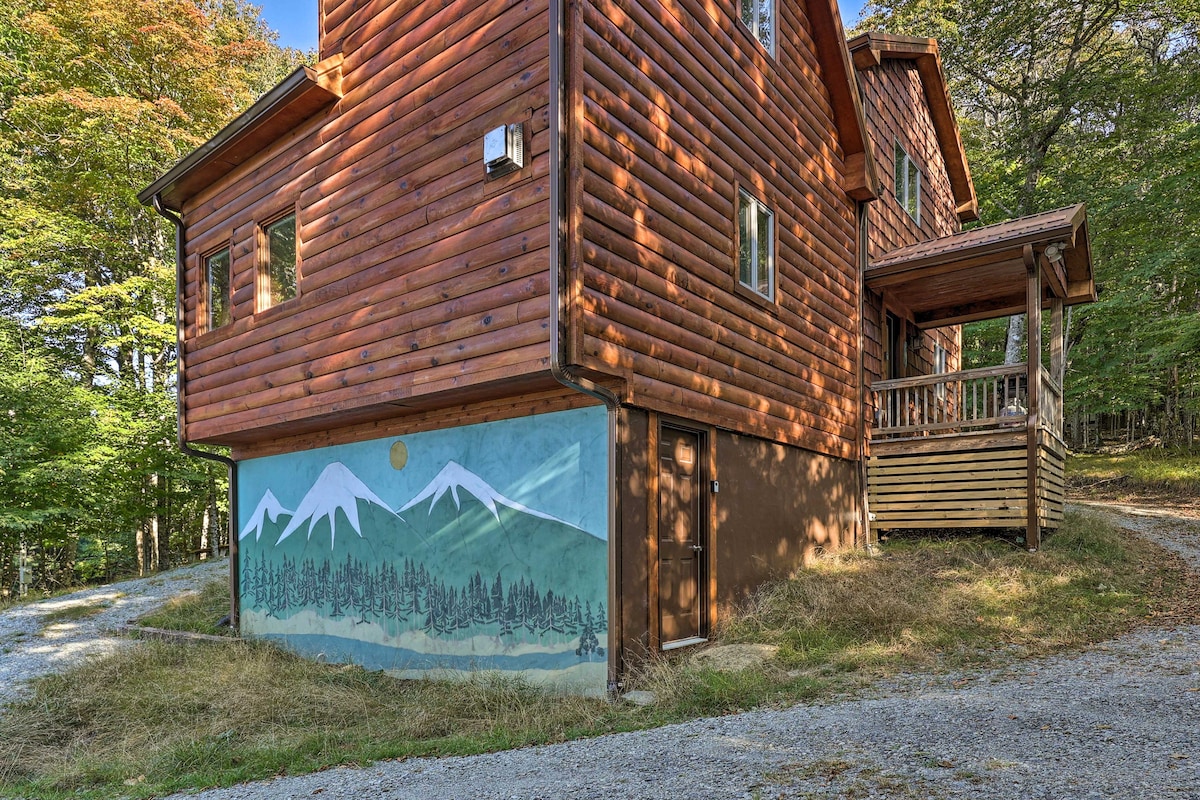 Updated Beech Mountain Home w/ Deck & Grill!