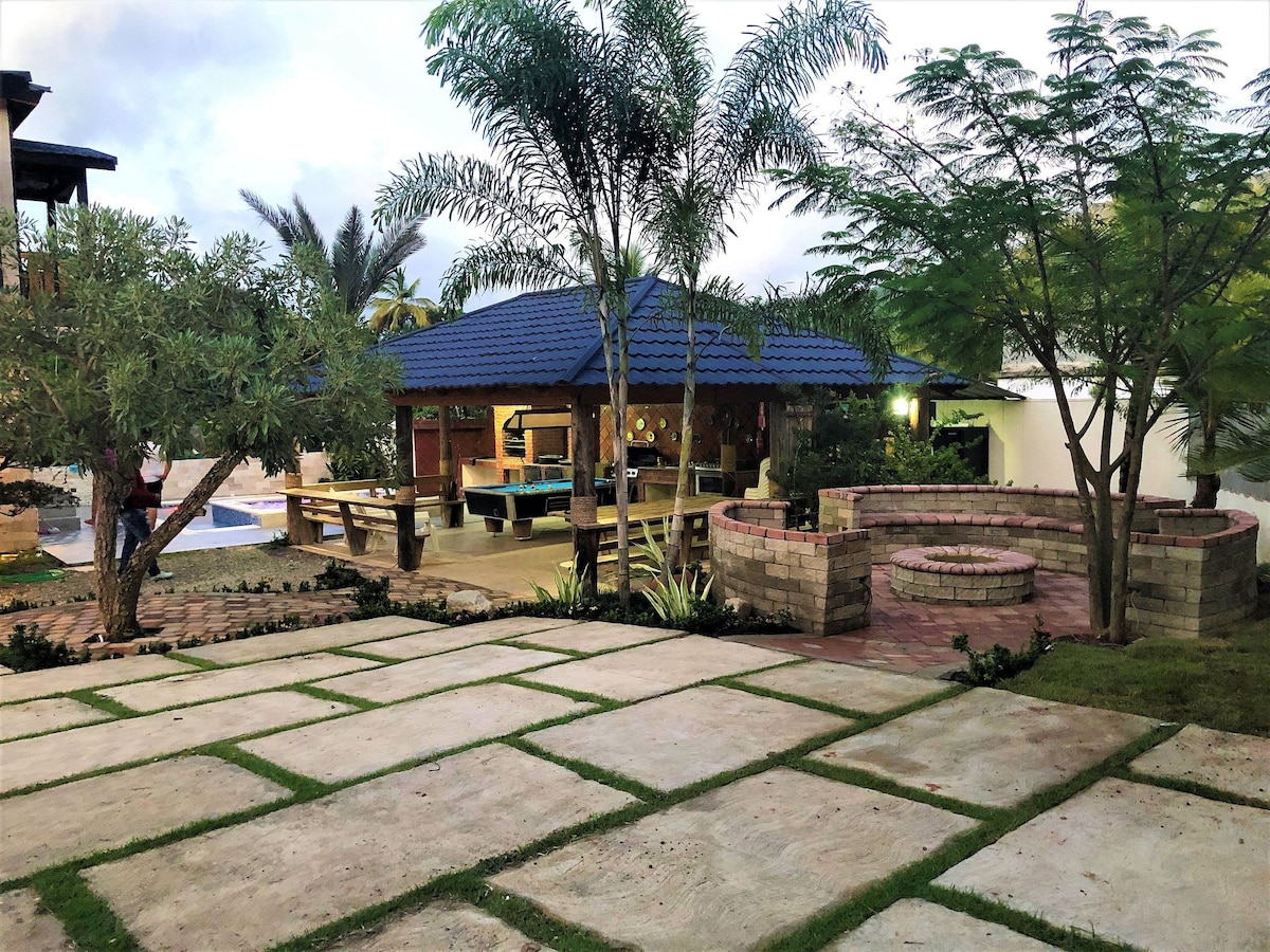 Mi Patio By Hospedify别墅-美丽的别墅，配有台球桌和清澈的河流，距离Jarabacoa小天堂仅3分钟路程
