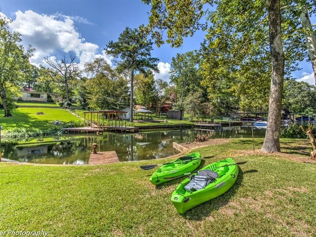 Waterfront~Kayaks~Firepit~3 King beds~Top Location