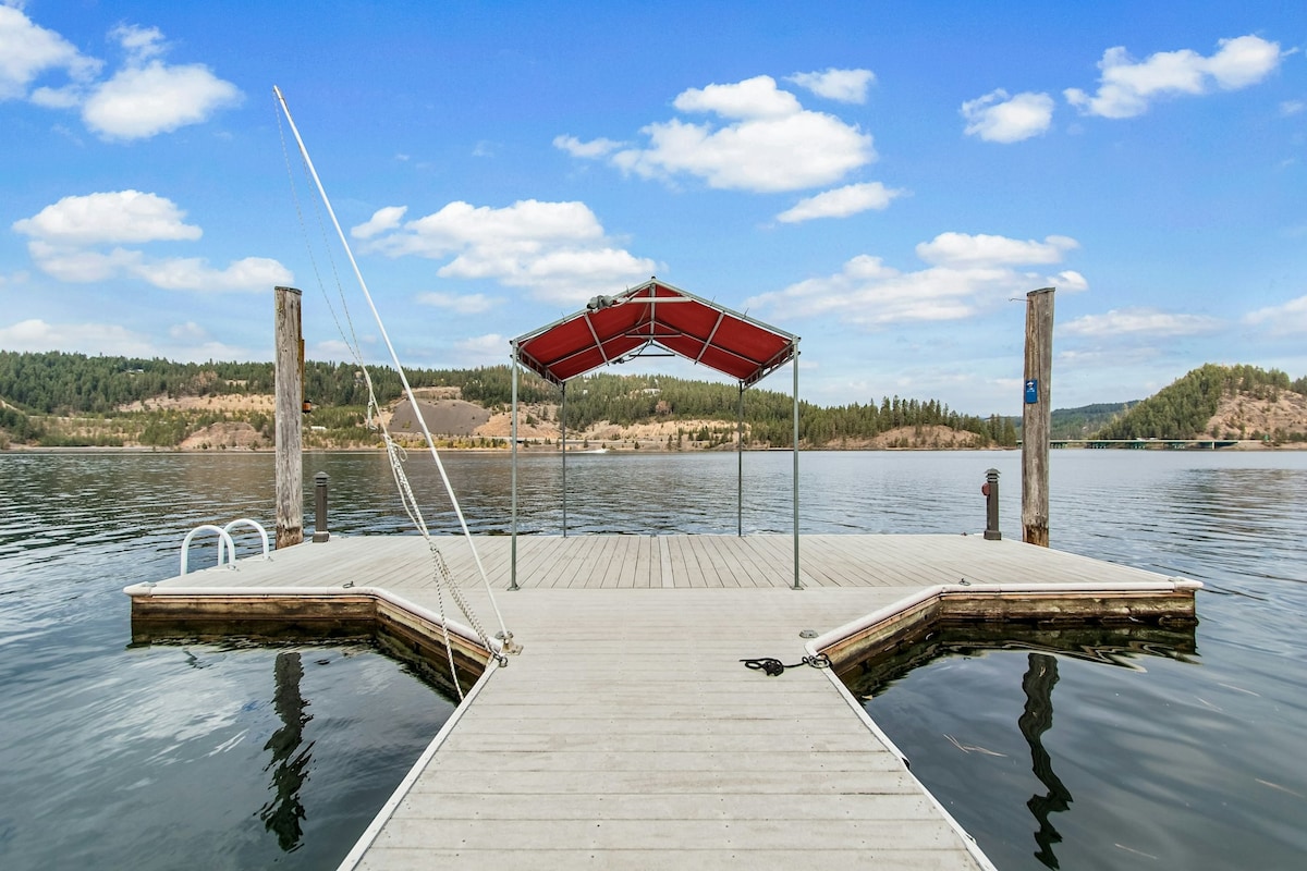 Lakefront, dog-friendly 1BR with dock & beach