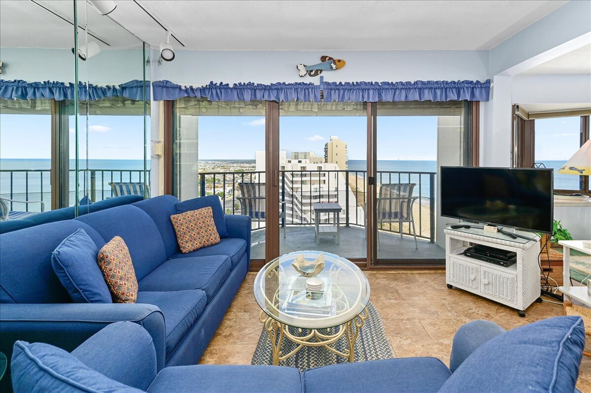 Breathtaking ocean views from this 2 Bedroom!