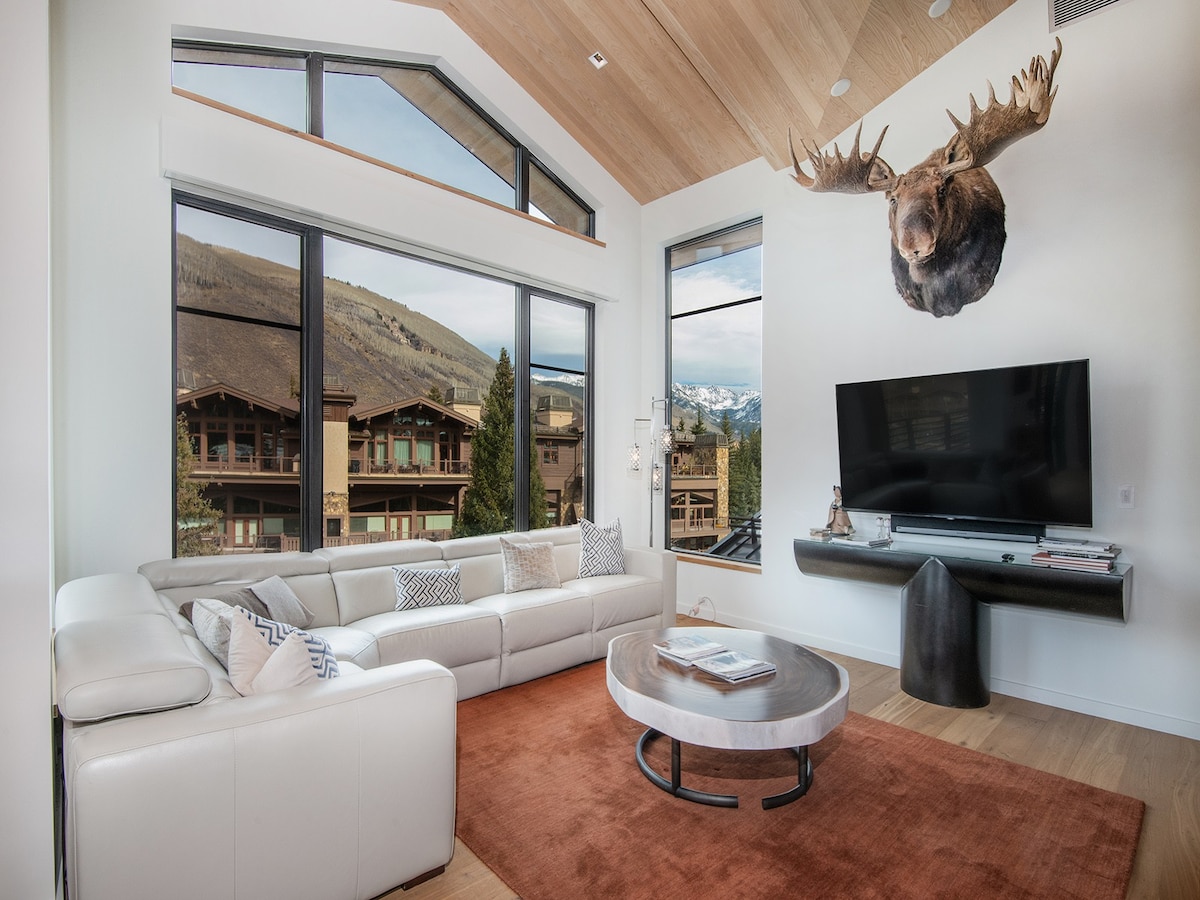 Impeccably Designed Ski In/Ski Out Penthouse