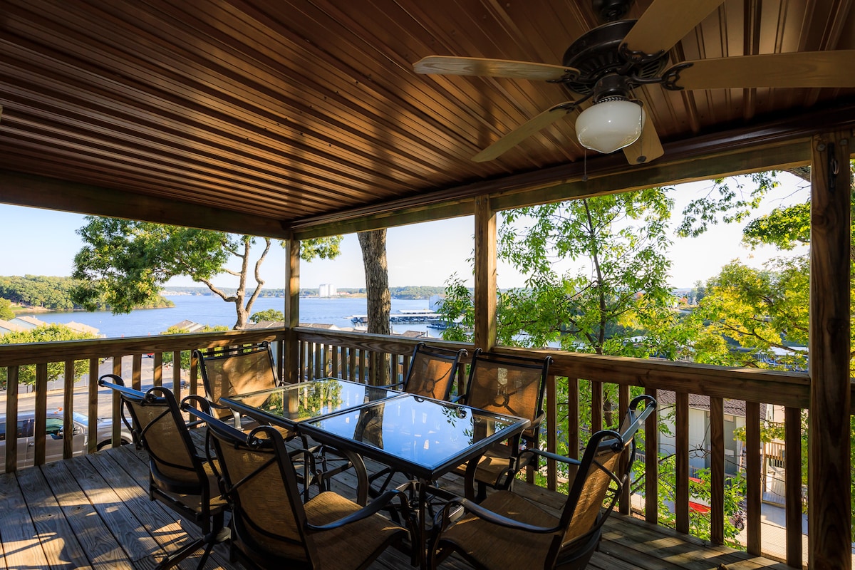 Lakefront Condo with Indoor Pool