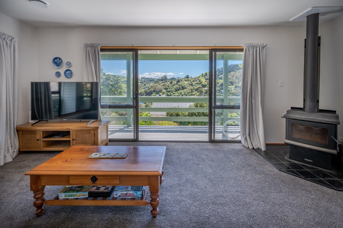 Libeau Lane Views - Akaroa Holiday Home