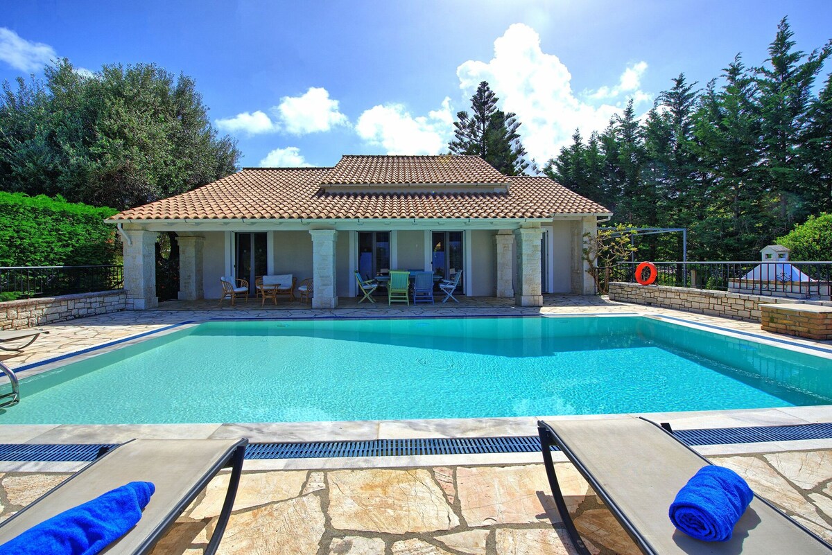 Villa Dimitris - Vacation villa with private pool