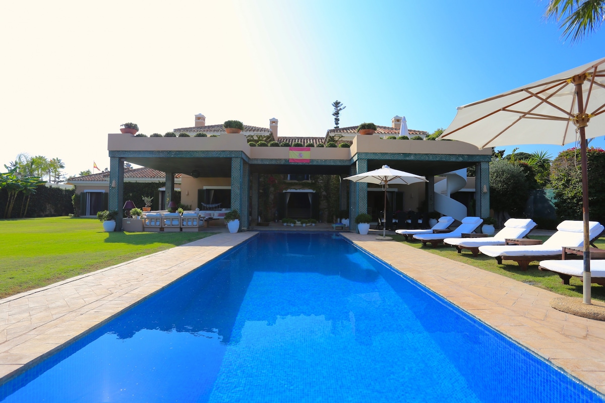 Las Ranas CASASOLA BEACH VILLA 15PAX