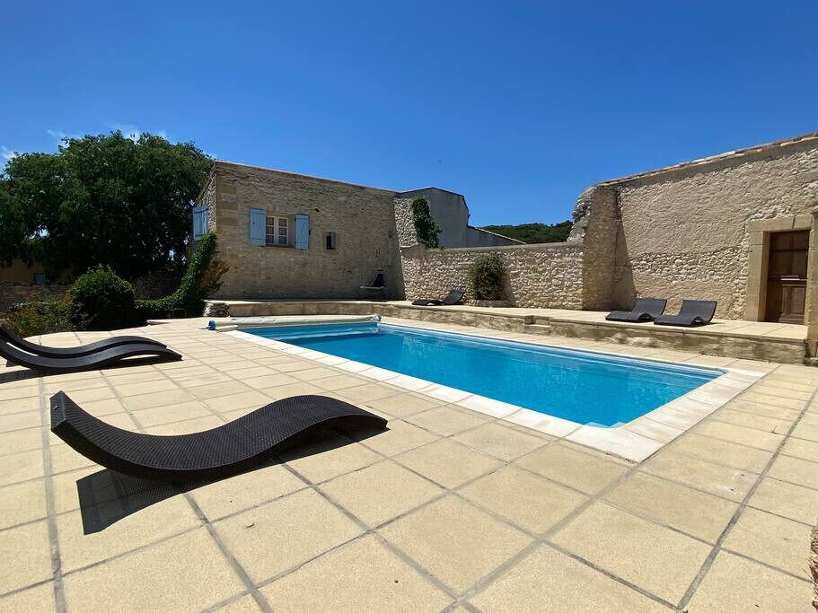 Stunning 4 bedroom villa with swimming pool