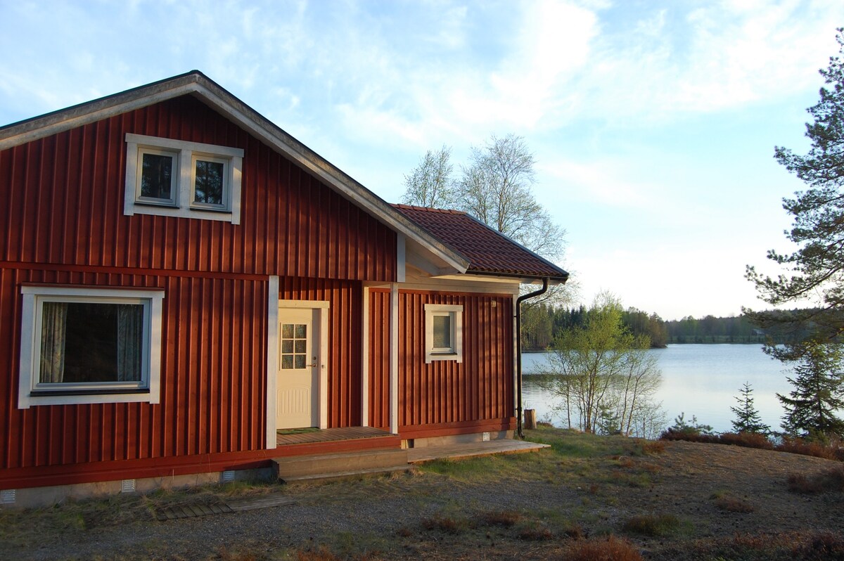 Holiday house in Gnosjo by the lake