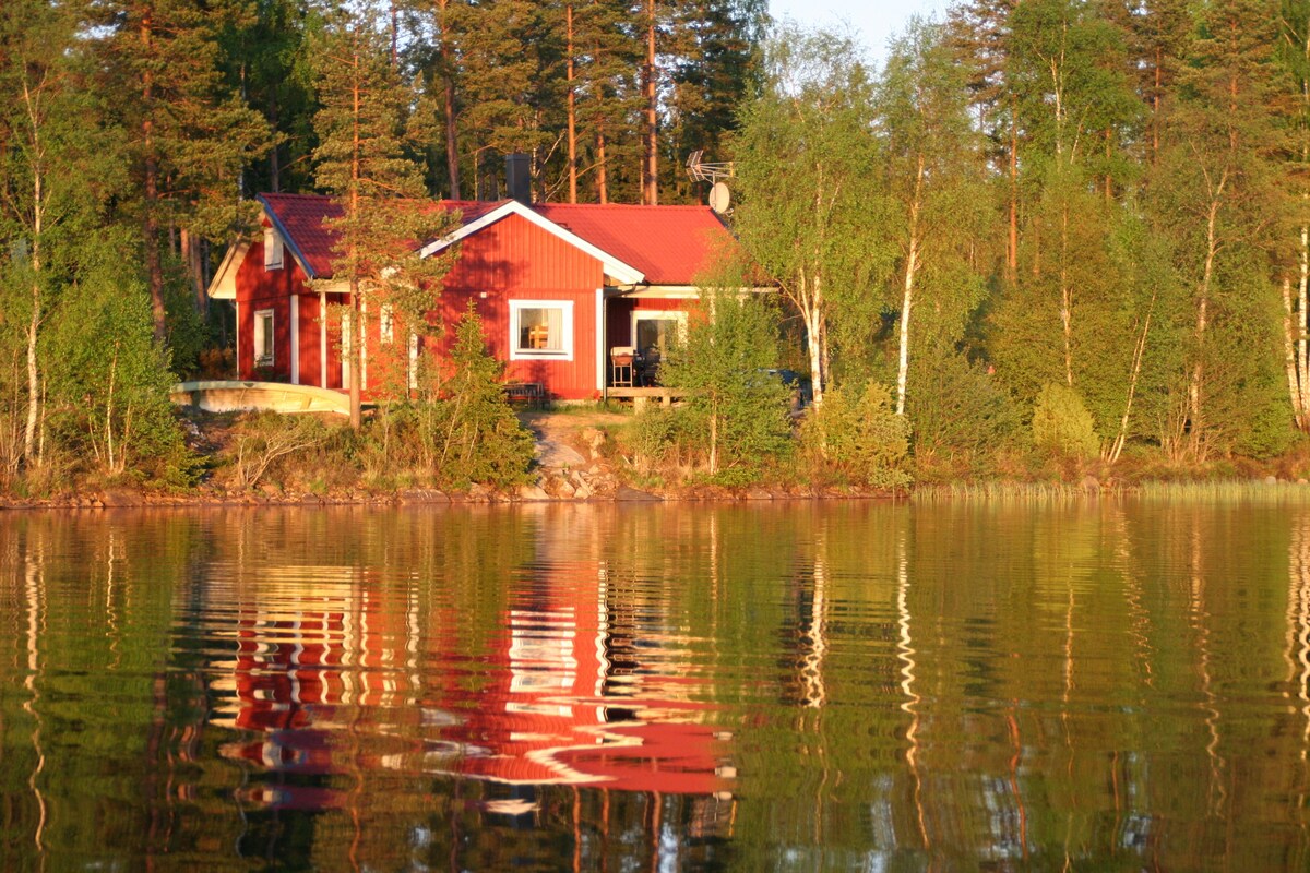 Holiday house in Gnosjo by the lake