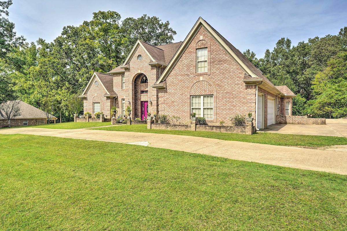 Victorian Hernando Home ~ 25 Miles to Memphis