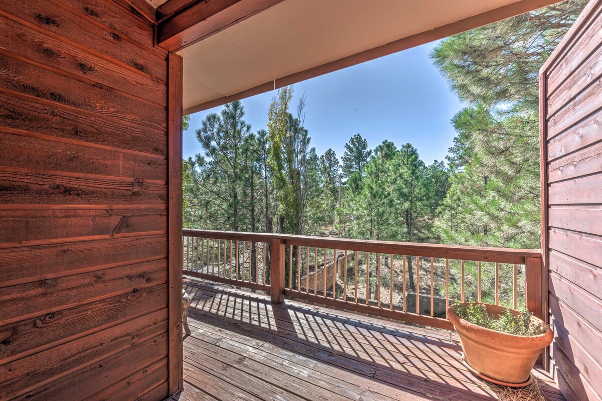 Woodsy Escape w/ Views, 5 Mi to Ruidoso Downs