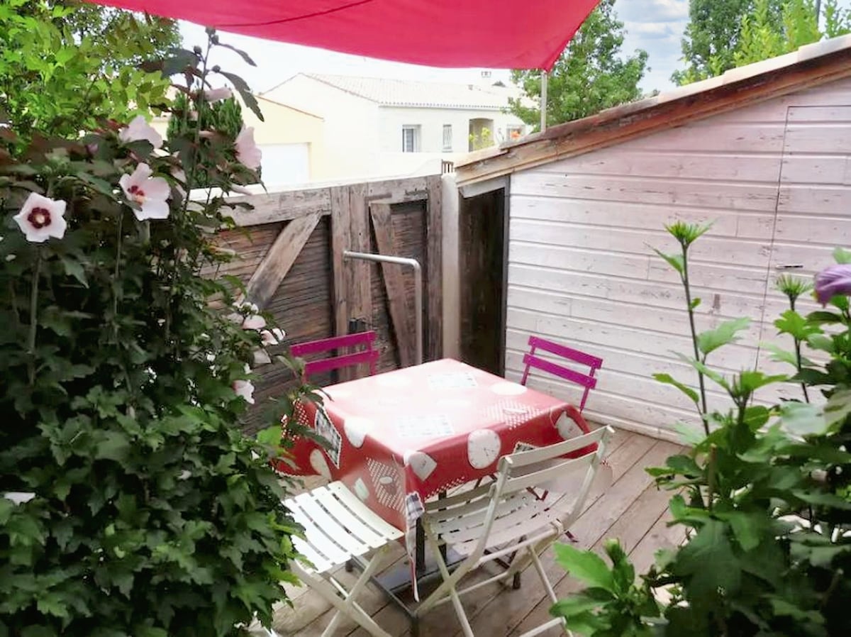 Nice house for 3 ppl. with garden at La Rochelle