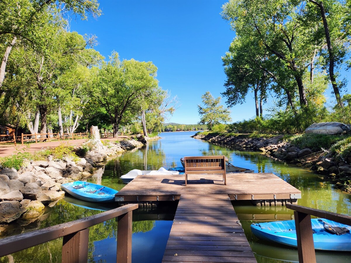 Lakefront with Cozy Fireplace- Piñon Cabin