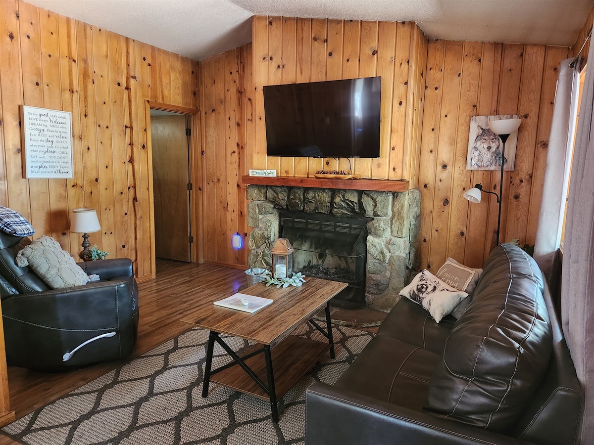 Lakefront with Cozy Fireplace- Piñon Cabin