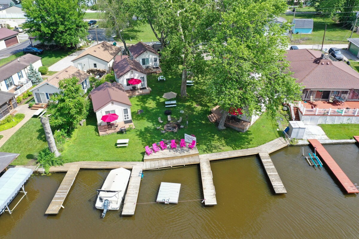 Lake front Cottage 1 with Boat Docks.