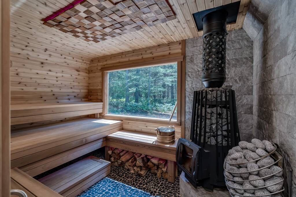 配备桑拿和热水浴缸的私人Adirondack小木屋