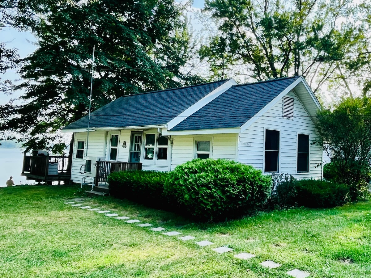 Cottages on Sand Lake - The Coastal Cottage