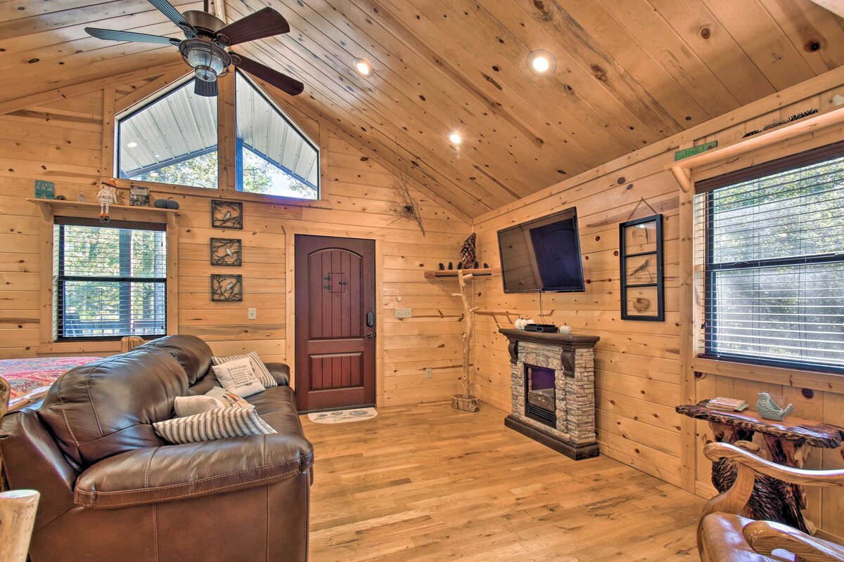 Broken Bow Hideaway w/ Hot Tub & Fire Pit!