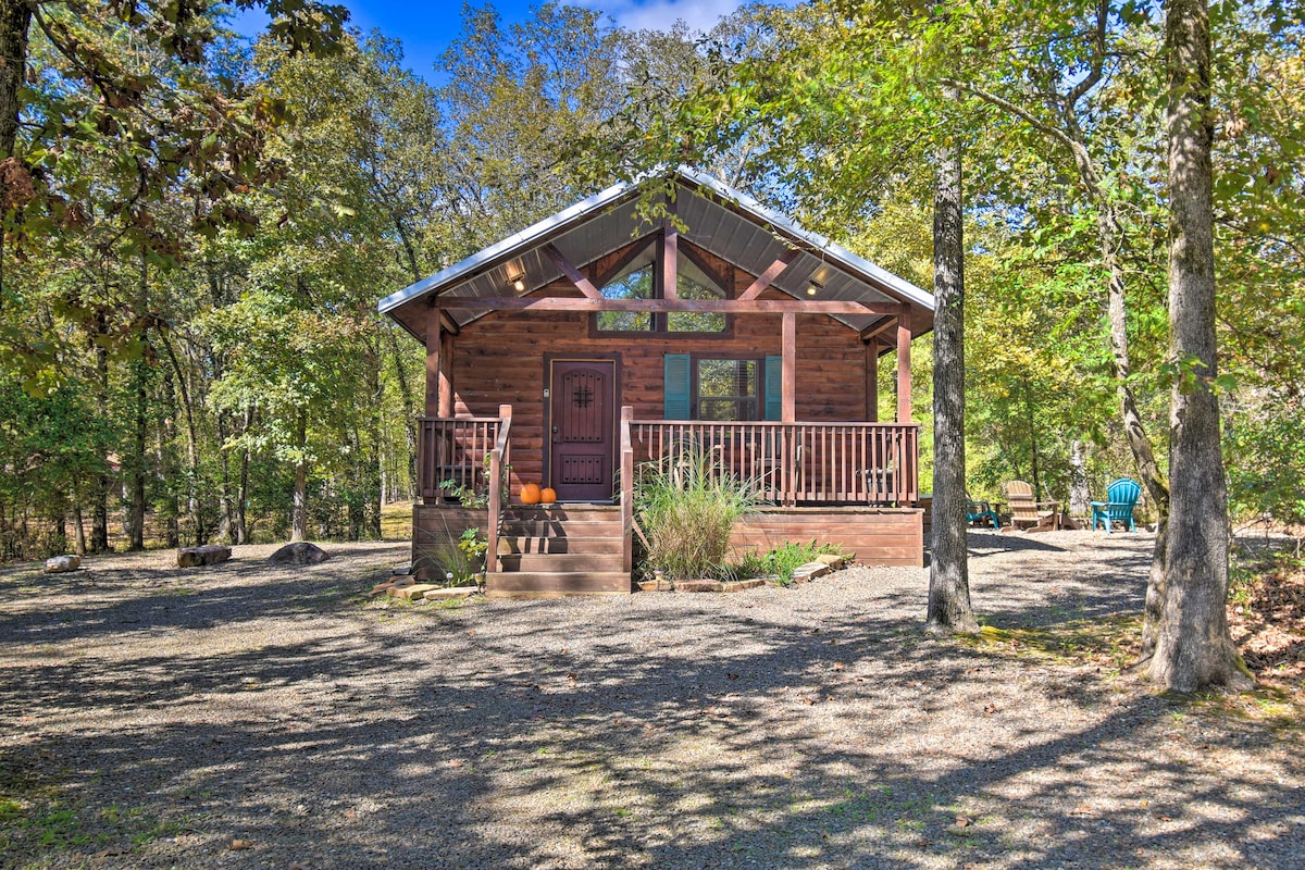 Broken Bow Hideaway w/ Hot Tub & Fire Pit!