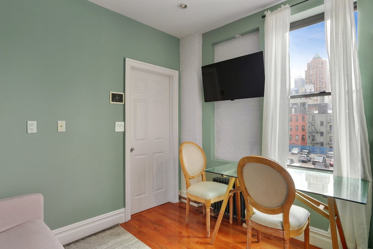 Full Bedroom B in #736: Columbus Circle