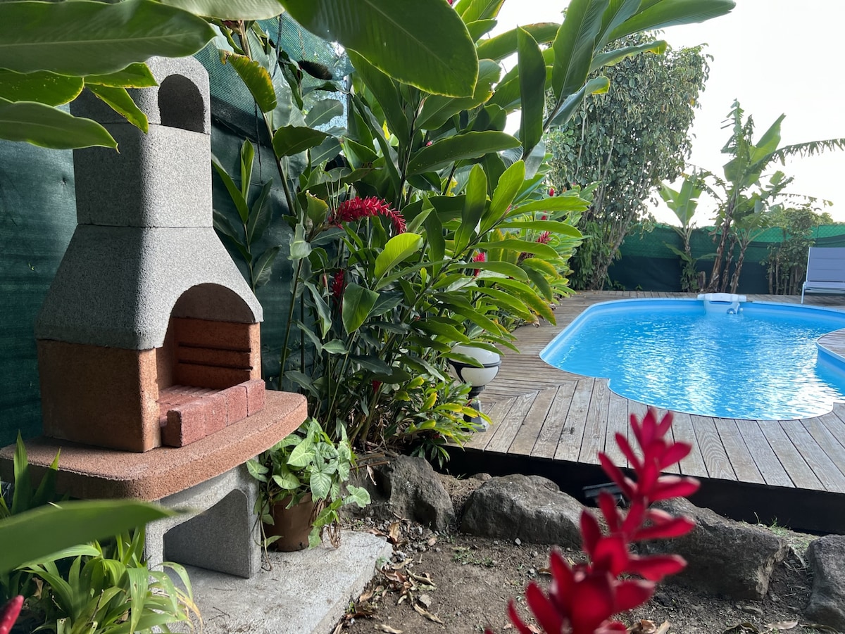 Orchidea Lodge ，空调房间，游泳池