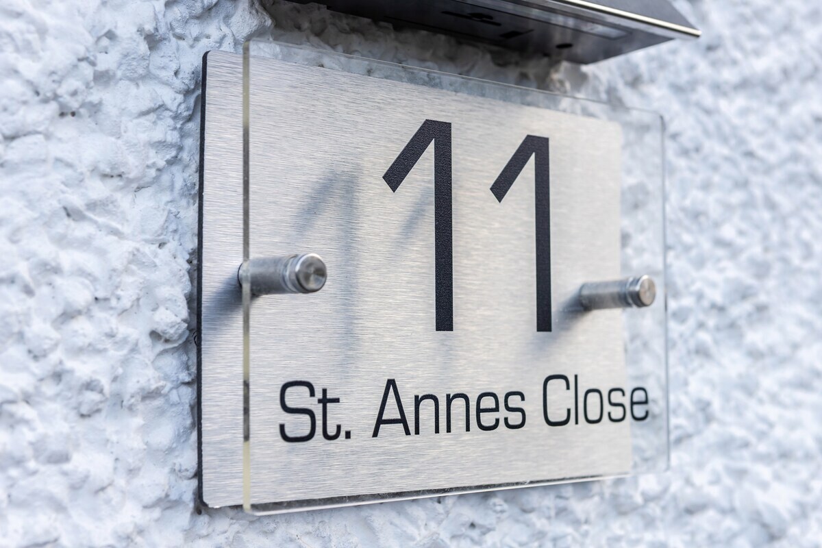 No. 11 St Annes: Ambleside.