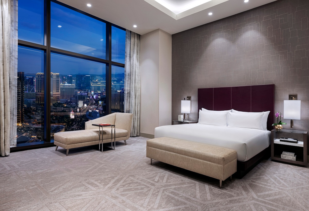 Crockfords Las Vegas、LXR Hotels and Resorts的双卧室套房（按适合程度）