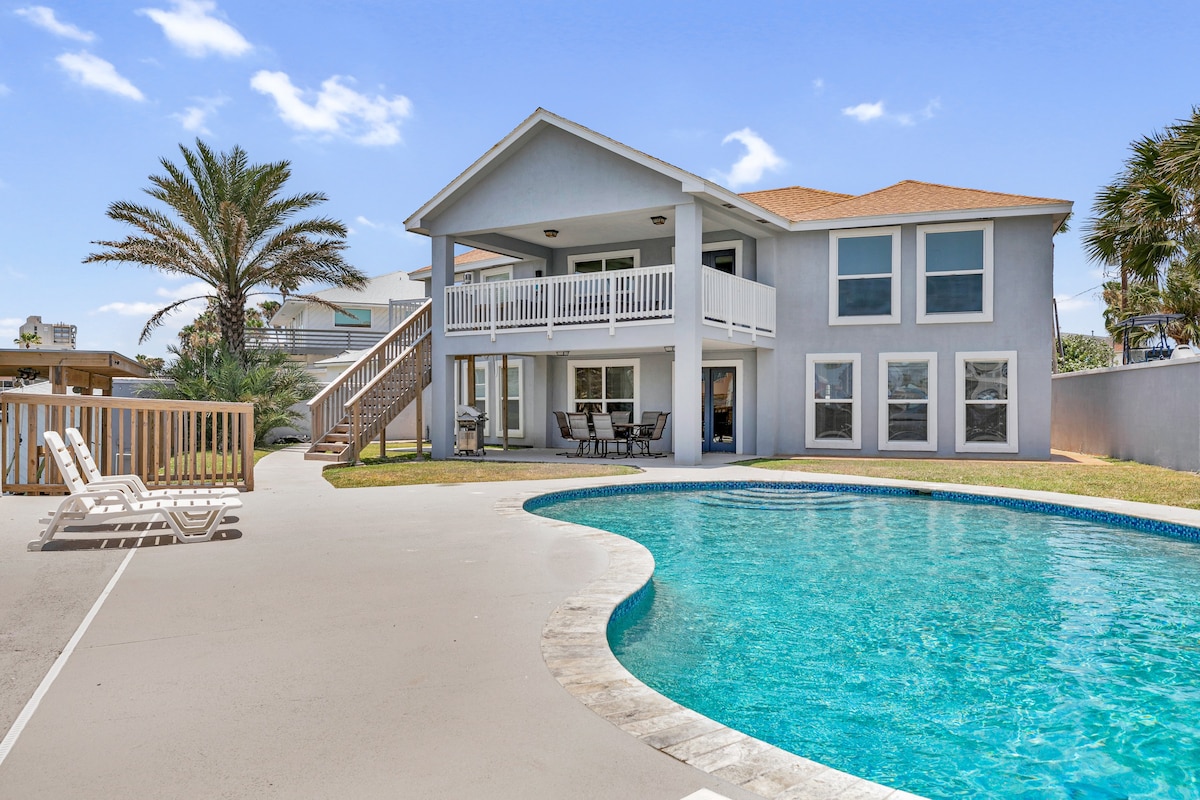 Private home on the bay with pool and boat slip!