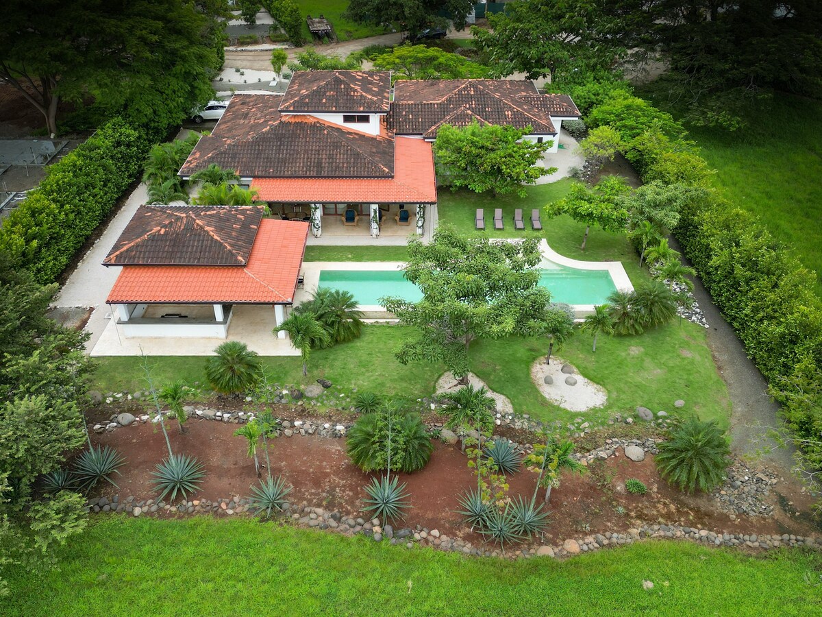 Casa Natura时尚高尔夫前庄园，私人游泳池