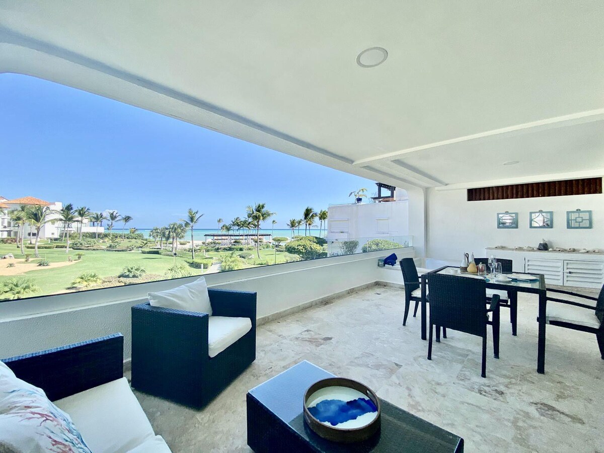 Beachfront Lux condo w/ private terrace