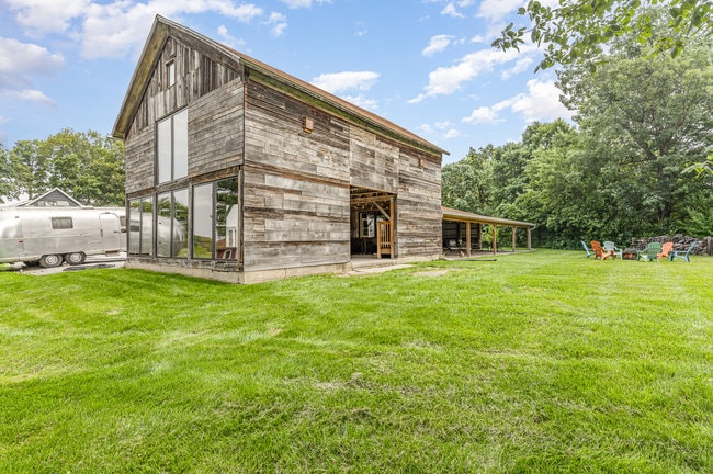 The Good Farm: Barn BnB on 44 acres near Lake Mich