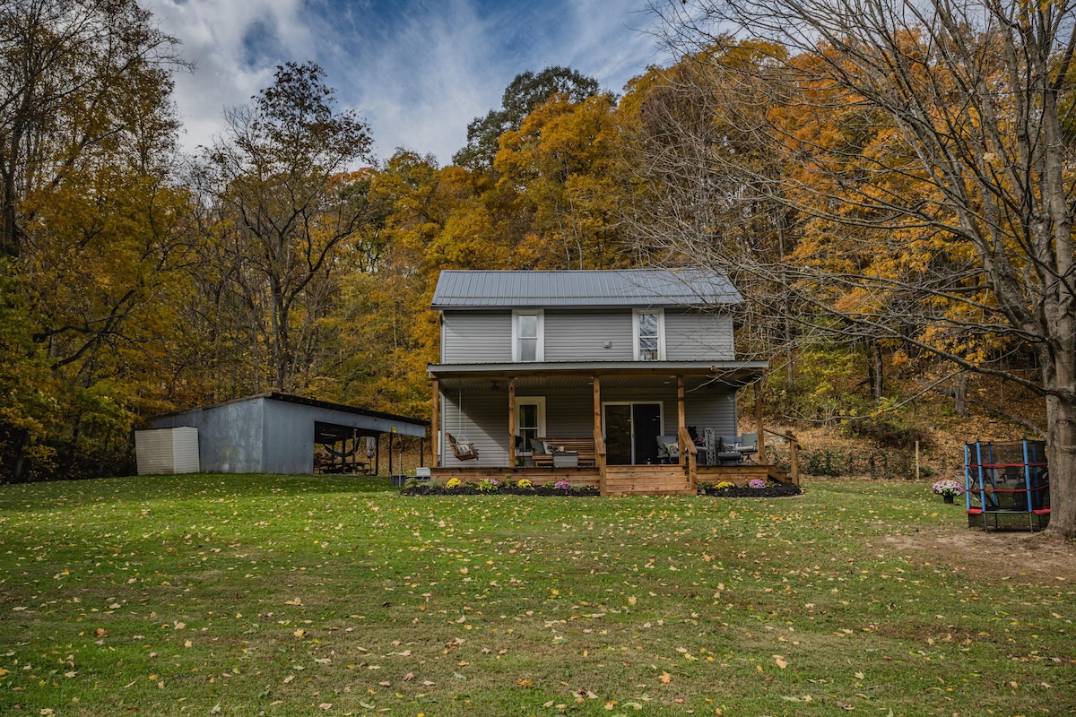 The Boch Hollow Farmhouse at Hocking Hills Hideawa