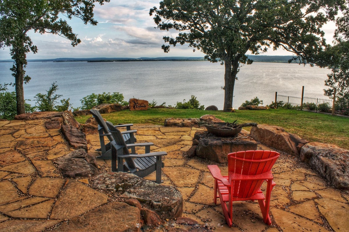 Lake View, Hot Tub & Fire Pit!