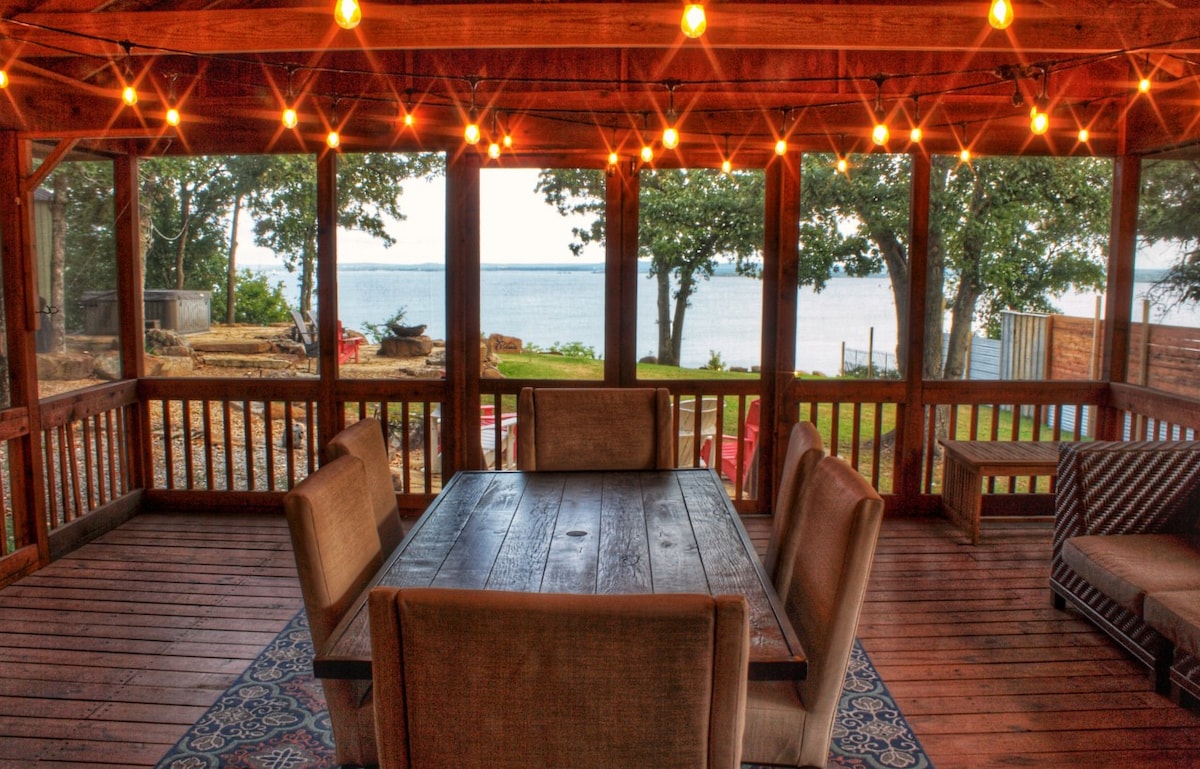 Lake View, Hot Tub & Fire Pit!