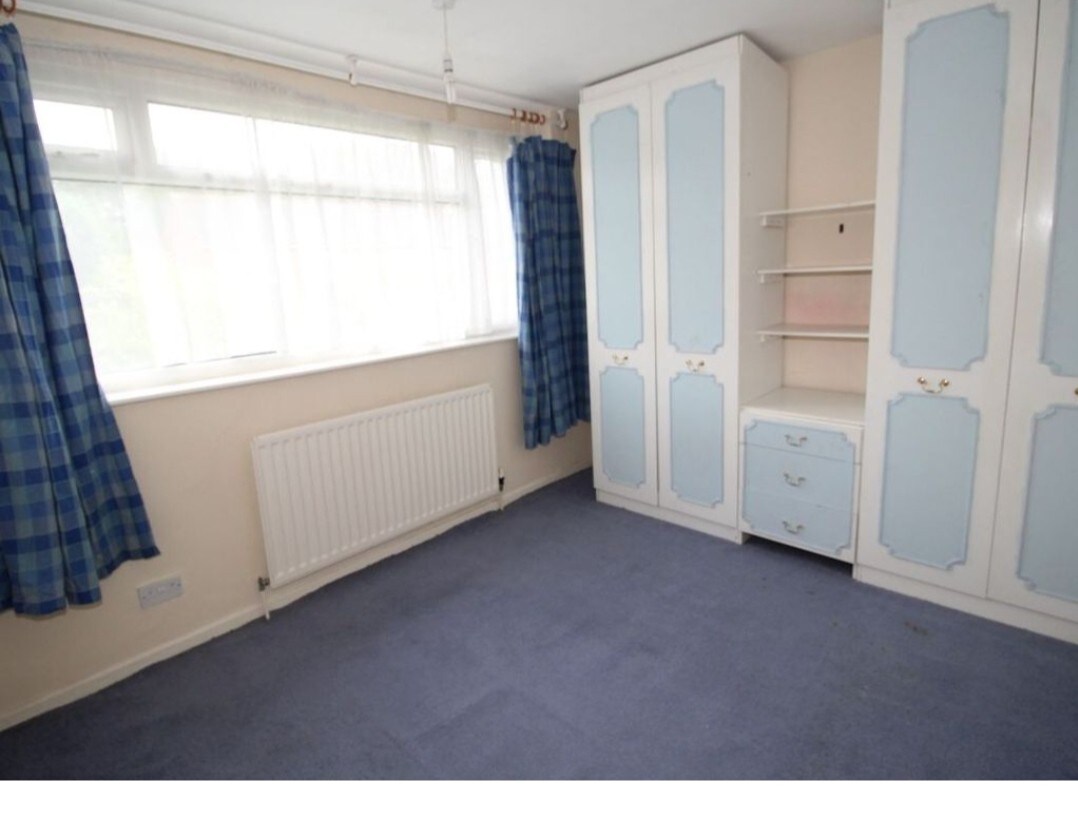 Inviting 5-Bed House in Stockport bramhall