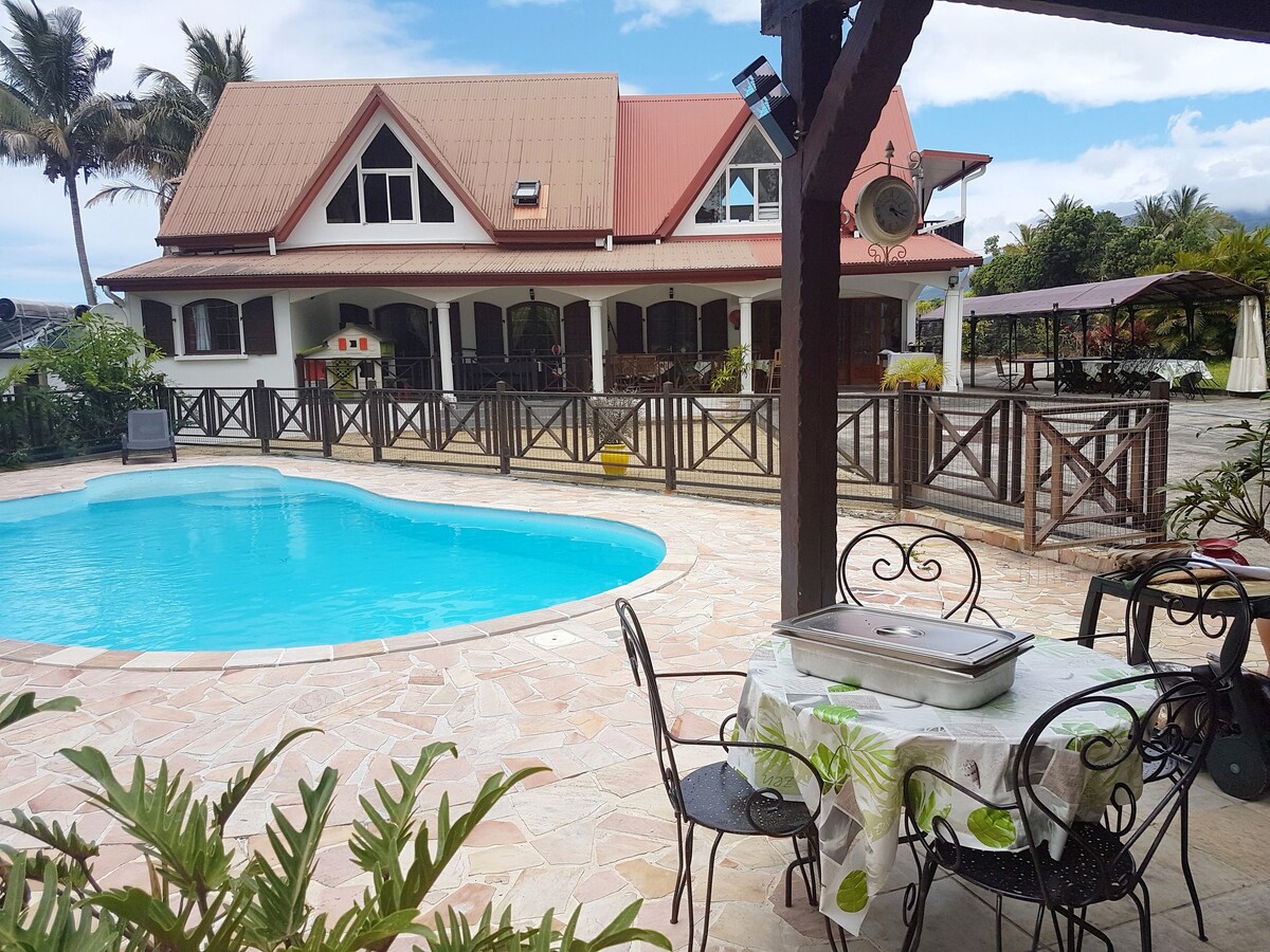 Villa 5 km away from the beach with swimming-pool