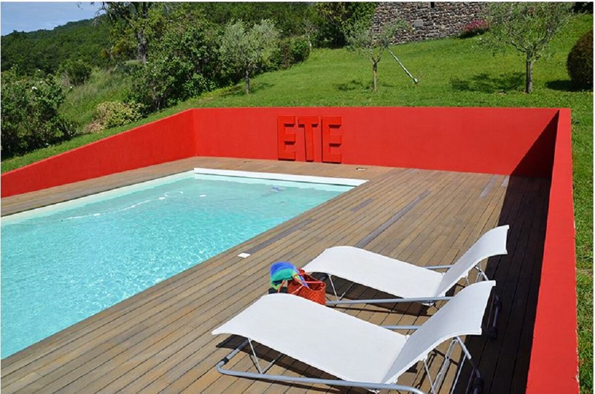 Saint-Lager-Bressac有5间卧室，带私人泳池、封闭式花园和无线网络