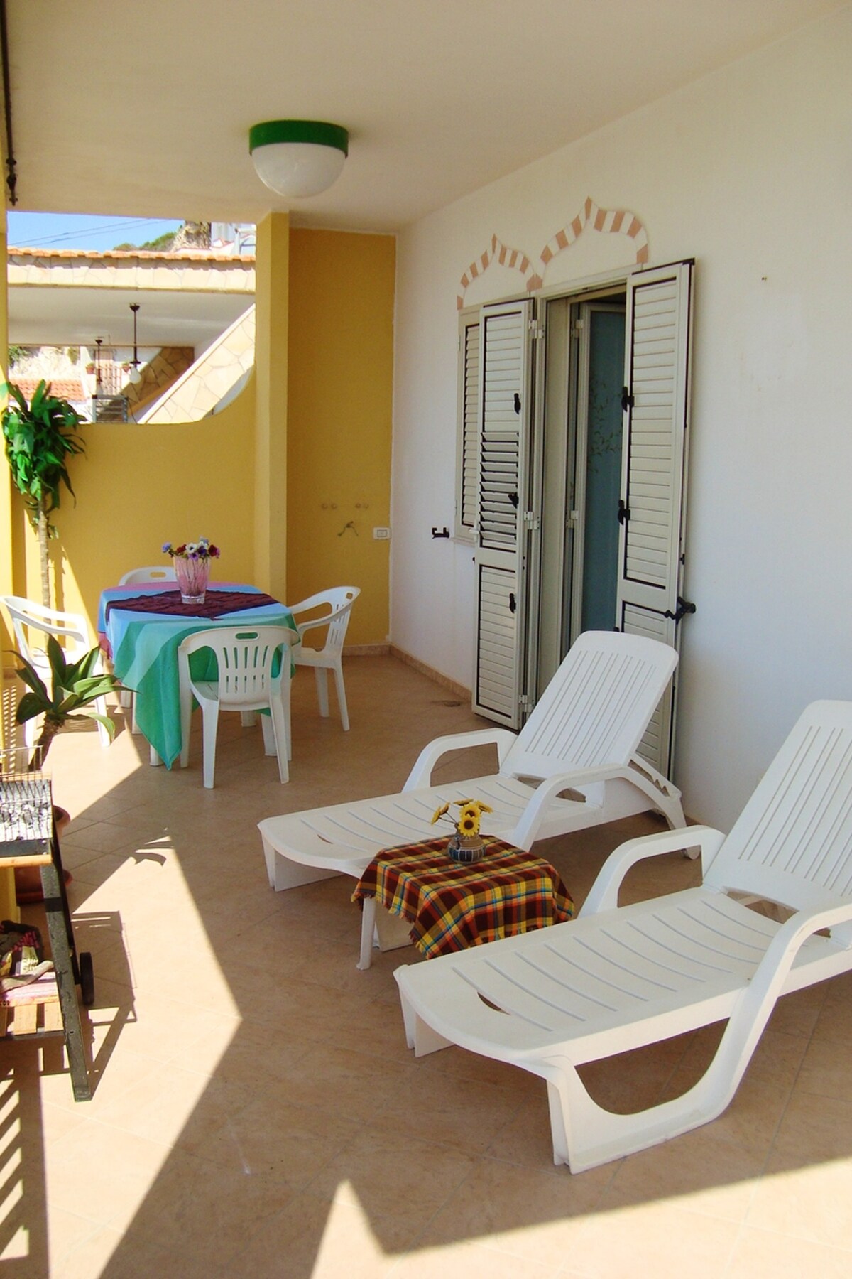 10 m away from the beach! Appartement for 8 ppl.