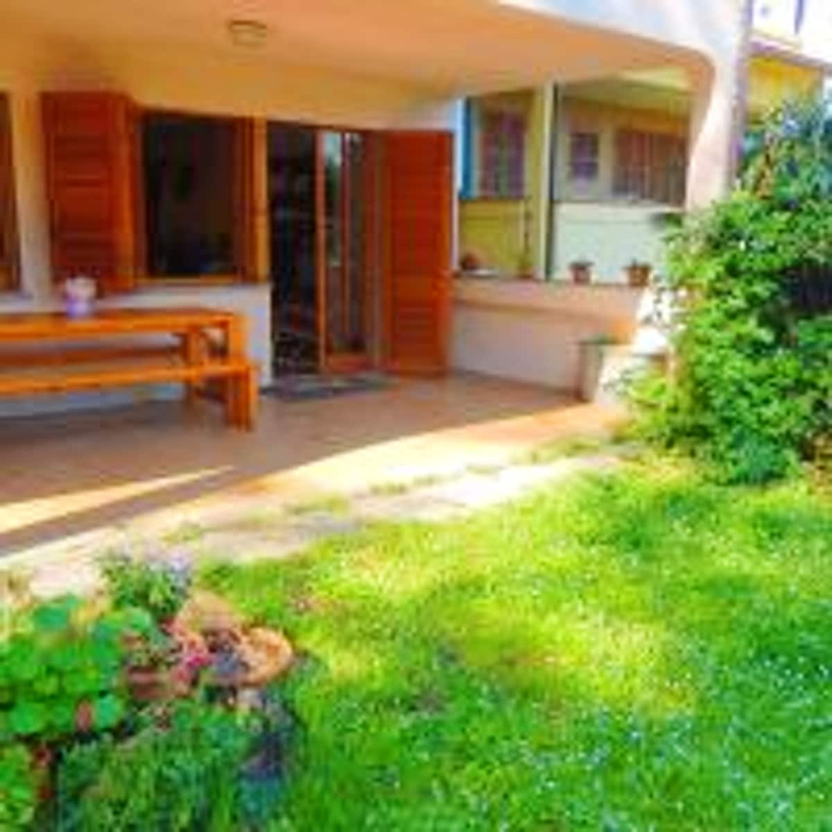 House 13 km away from the beach with swimming-pool