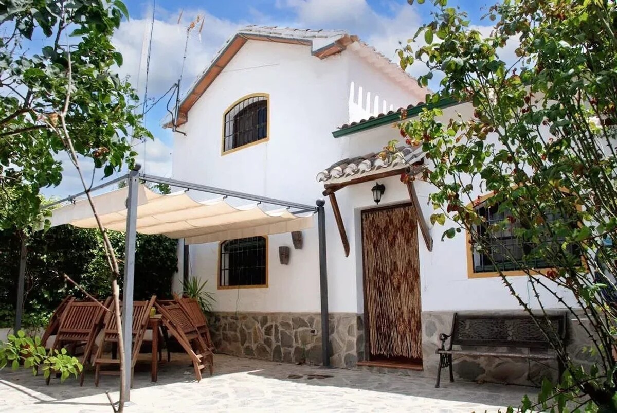 Villa for 14 ppl. with swimming-pool and garden
