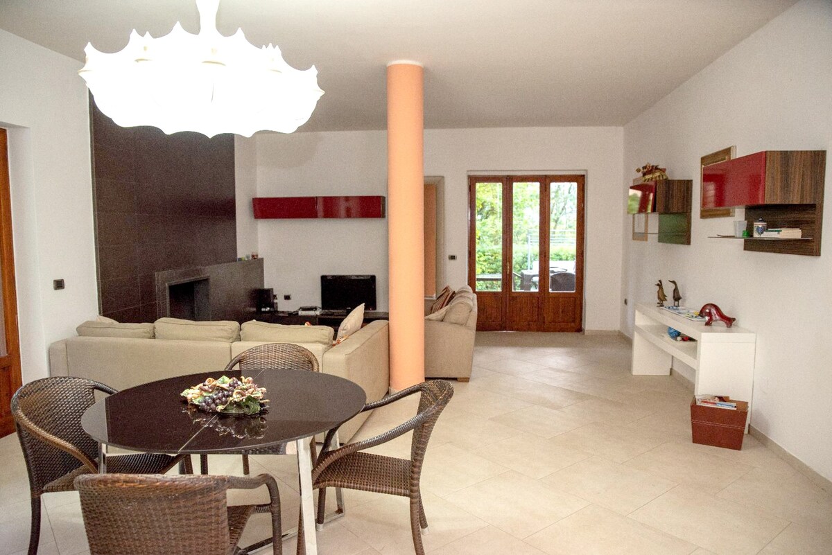 Villa for 9 ppl. with swimming-pool at Alvignano