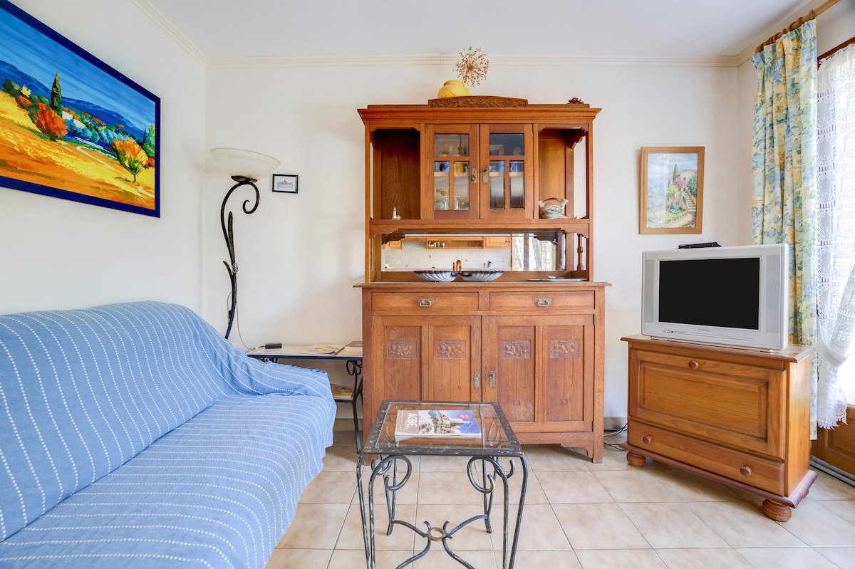 House 1 km away from the beach for 6 ppl. at Agde